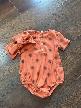 Kate Quinn organics Sunburst Print Baby Romper with Matching Headband